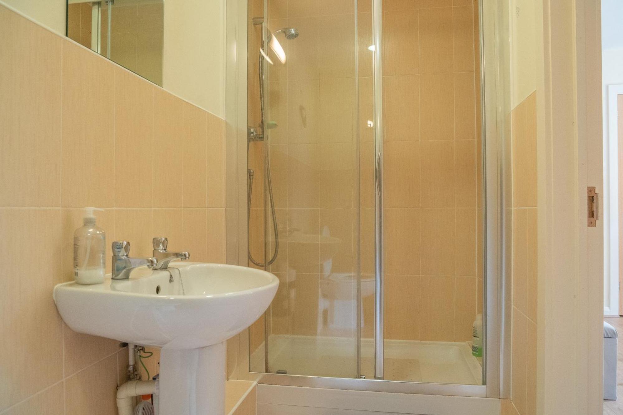Steps Away From New Street Station & 2 Beds & 2 Baths Flat At City Center Birmingham Exterior foto