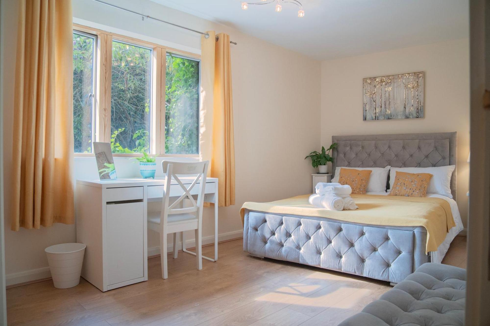 Steps Away From New Street Station & 2 Beds & 2 Baths Flat At City Center Birmingham Exterior foto